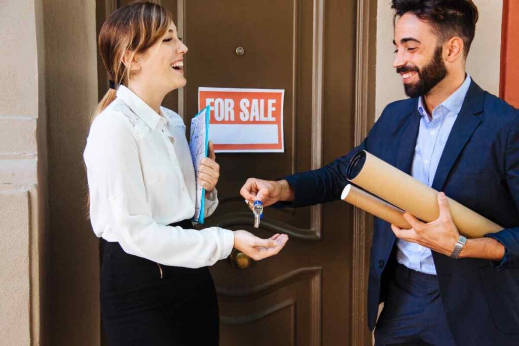 Work with a Real Estate Agent how to sell a house fast​