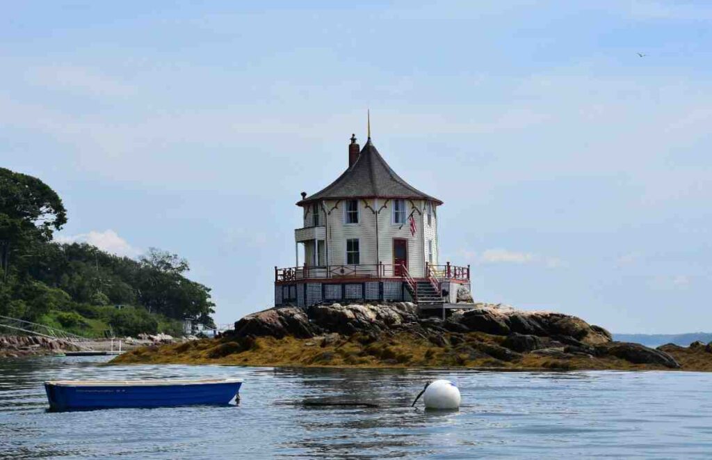 Known as the Templeton Gallery, the Custom House custom house maritime museum